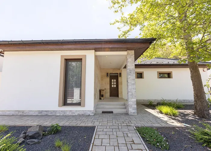 Otthon Foeldvaron Villa *